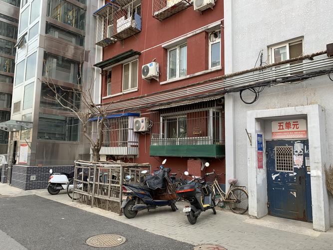 新奥今晚买什么和老人自制电梯上5楼与老人自制电梯上5楼视频
